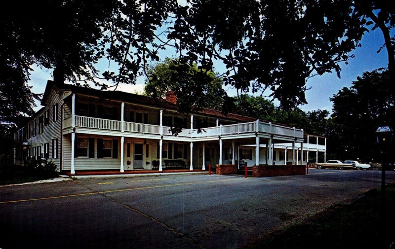 Botsford Inn - Vintage Postcard
